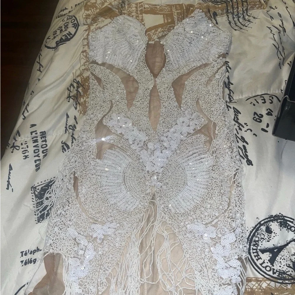 Elegant White Mini Dress - Picture 2 of 3